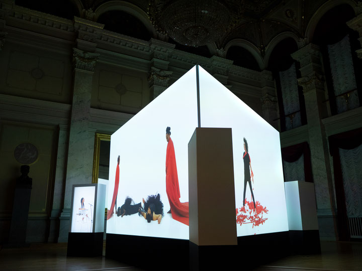 Grada Kilomba, <i>A World of Illusions</i>, Filmtriologie, 2021 Ausstellungsansicht <i>Six continents or more</i>, Palais de Tokyo, 2021/22, Foto: Aurélien Mole