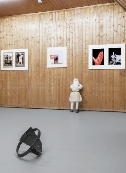 <i>Untitled (MOLLY HOUSE)</i> Ausstellungsansicht, E X I L E, Curated_by 2020 Foto: Christian Siekmeier
