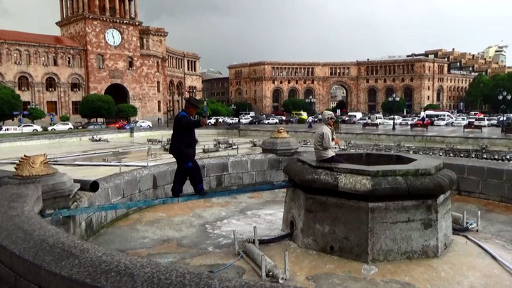 Anna Shahnazaryan et al., <i>Fountain Action. Police threaten Citizen with Psychiatric Ward</i>, 2016, still