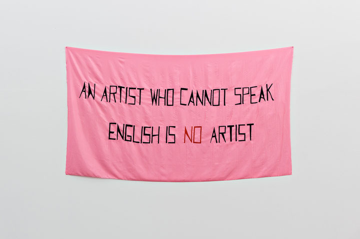 Mladen Stilinović <i>An Artist Who Cannot Speak English Is No Artist</I>, 1992, Acryl auf Kunstseide
