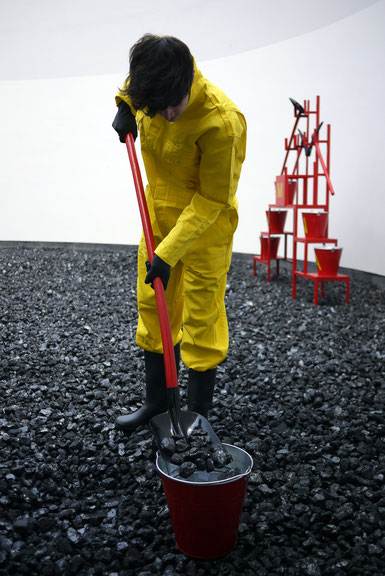 Ahmet Öğüt, <i>Black Diamond</i>, Installation, 2010, Ausstellungsansicht Van Abbemuseum, Eindhoven, Courtesy: Ahmet Öğüt
