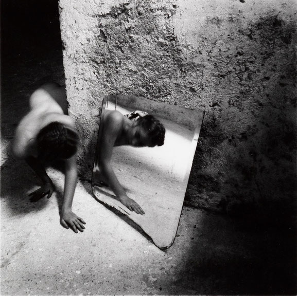 Francesca Woodman, <i>Self-Deceit #1 from the Self-Deceit series</i>, 1978, 9 x 9 cm, Silberge lati ne abzug | Vintage, SAMMLUNG VERBUND, Wien, © Woodman Family Foundation/Bildrecht, Wien, 2025