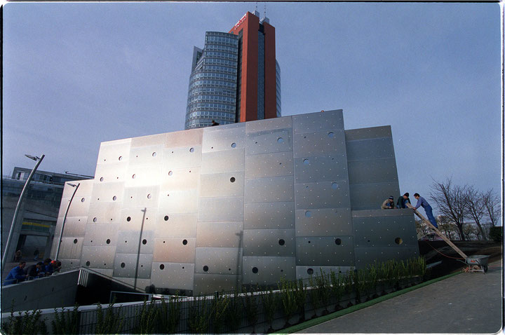 Donaucity-Kirche, <i>Christus, Hoffnung der Welt</i>, Architekt Heinz Tesar, Foto: Andy Urban