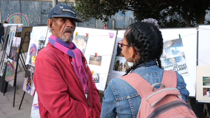 Edit Gutierrez Ayala in conversation with a resident of the neighbourhood at the Evaristo Bernate Castellanos Festival in Potosi, Bogota, May 2023, photo: Laura Moreno