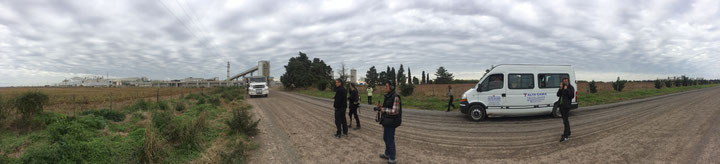 Travelers in front of a grain processing plant in Rosario, Argentina, Photo: Critical Art Ensemble